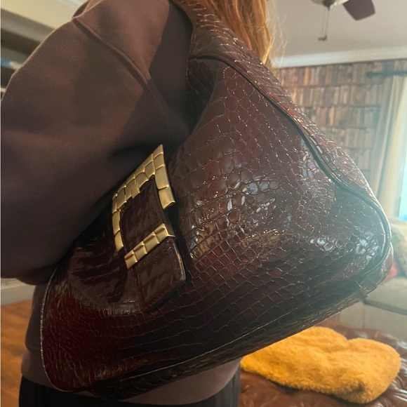 Croc-Embossed Burgundy Handbag - Picture 3 of 8